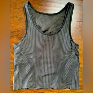 Lululemon black cropped ebb to street size 8 tank top